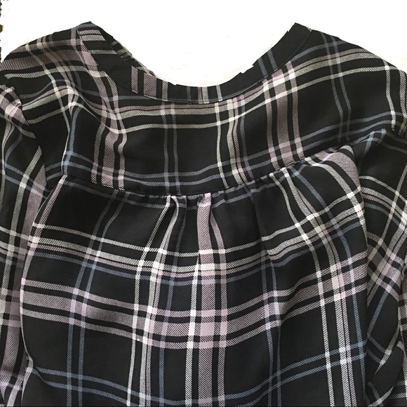 VIOLET & CLAIRE NAVY PLAID HENLEY BLOUSE size M - Picture 2 of 7